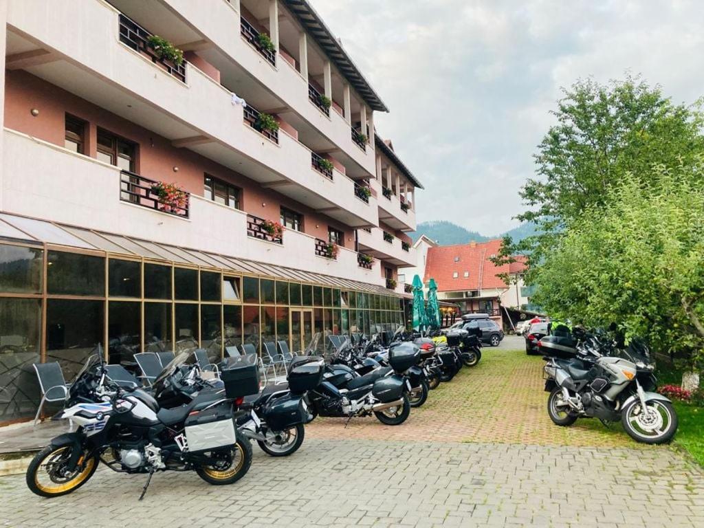 Hotel Eden Garden Spa Câmpulung Moldovenesc Exteriör bild