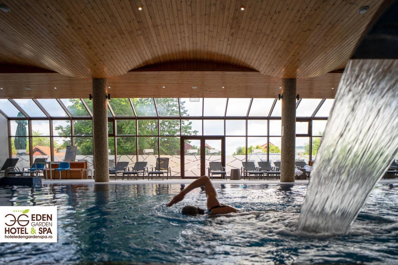 Hotel Eden Garden Spa Câmpulung Moldovenesc Exteriör bild