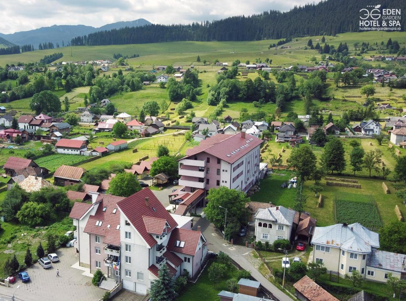 Hotel Eden Garden Spa Câmpulung Moldovenesc Exteriör bild